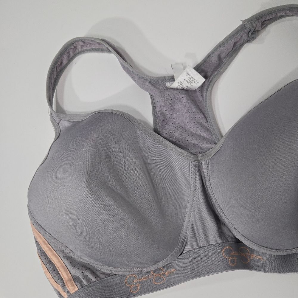 Jessica Simpson bra - Picture 6 of 12